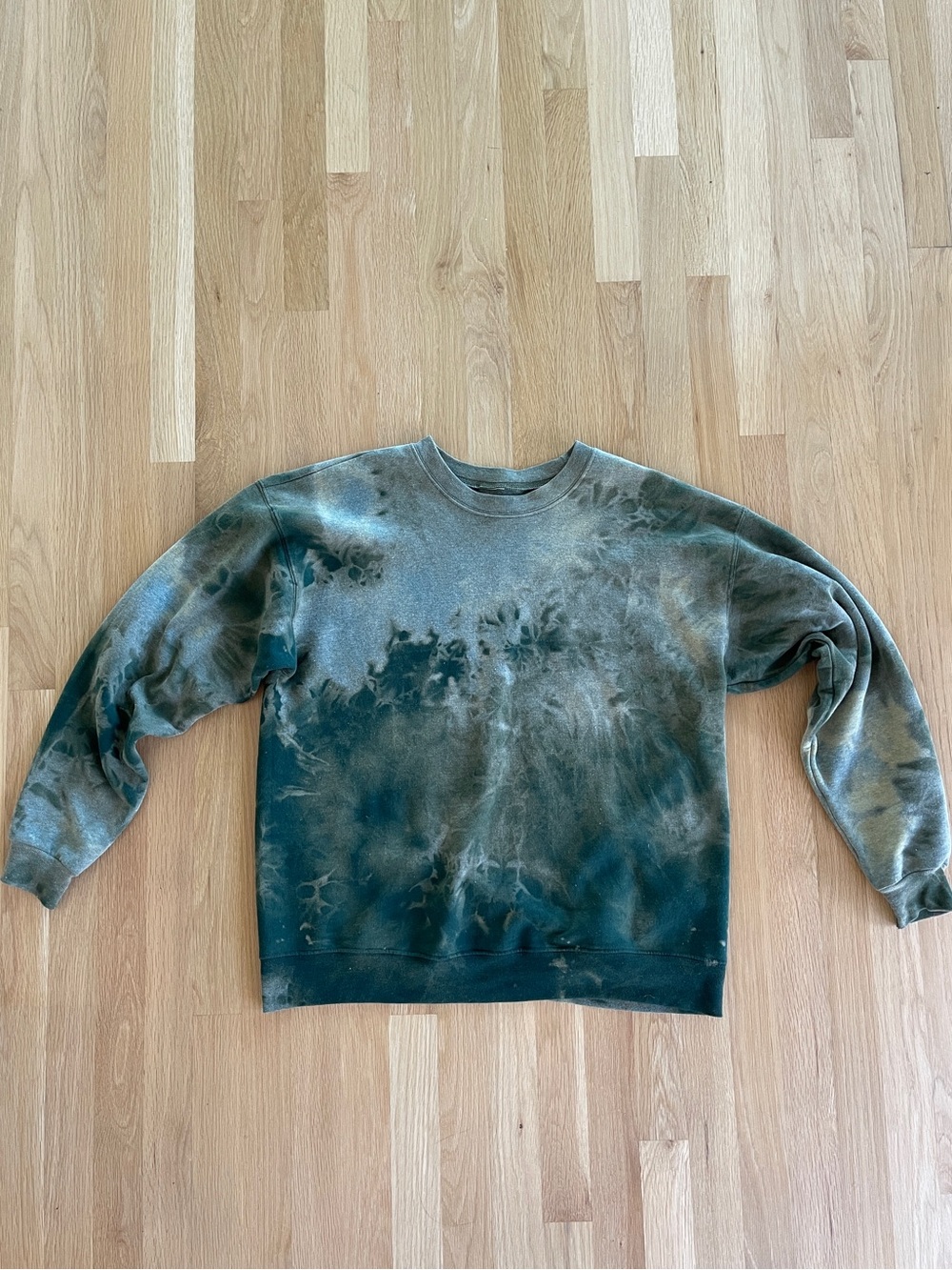 Tie-Dye Crewneck Sweatshirt in Green and Gray